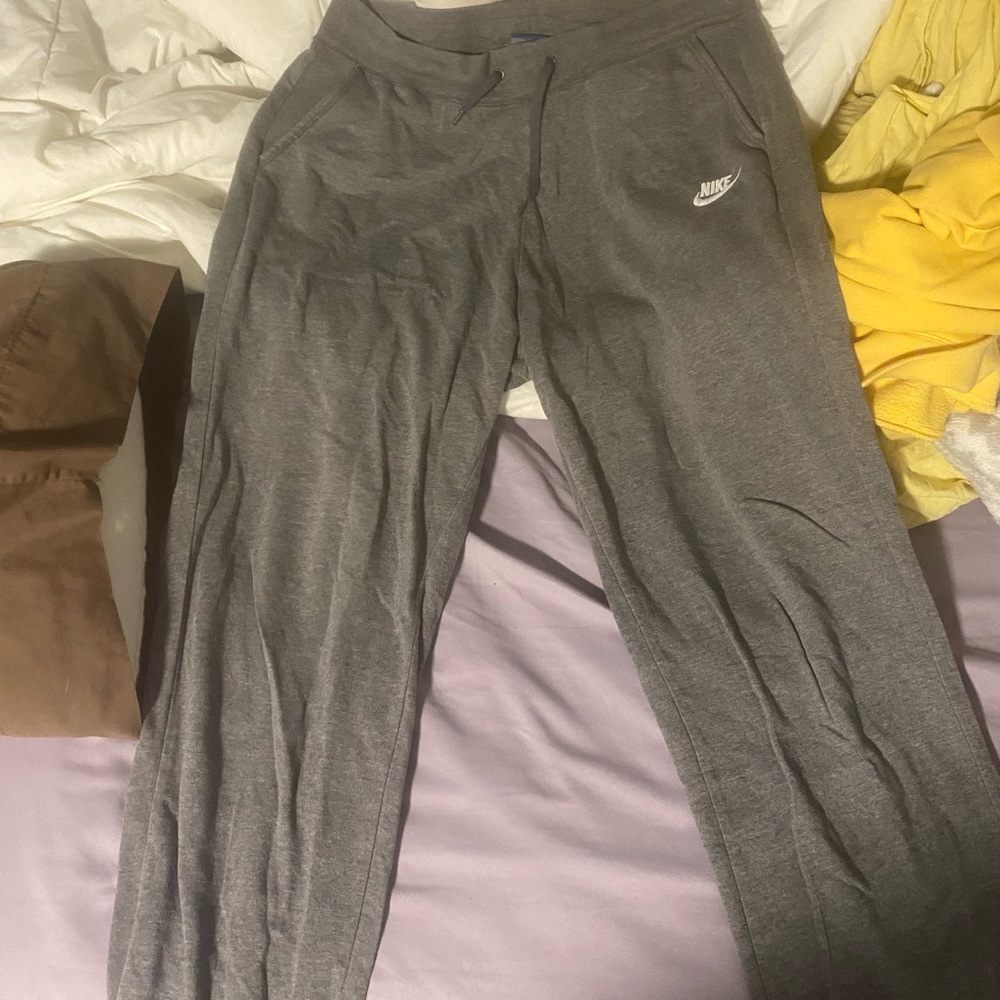 Men’s grey Nike sweat pants